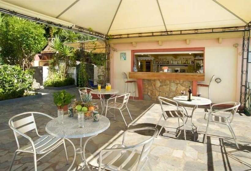 בית מלון כפרי Nostos Studios & Apartments