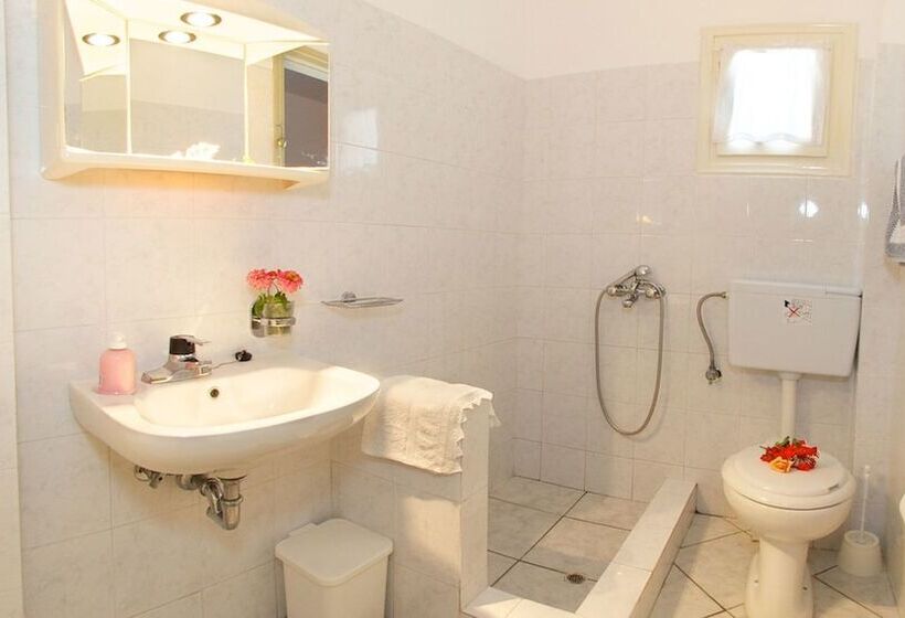 בית מלון כפרי Nostos Studios & Apartments