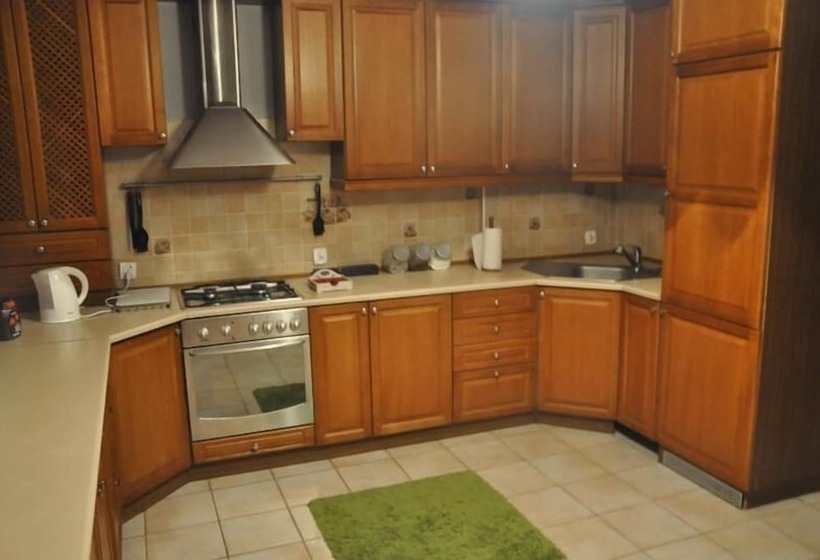 پانسیون Anton House