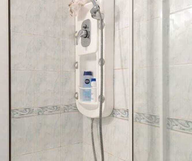 پانسیون Anton House