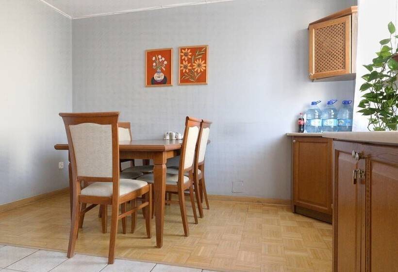 پانسیون Anton House