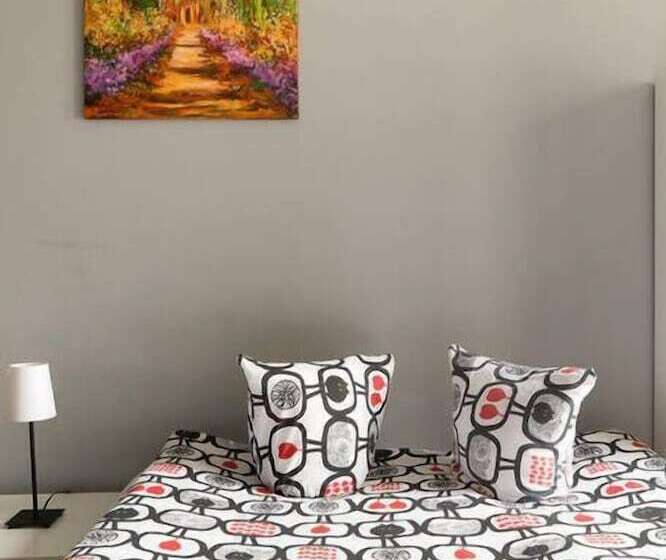 پانسیون Anton House