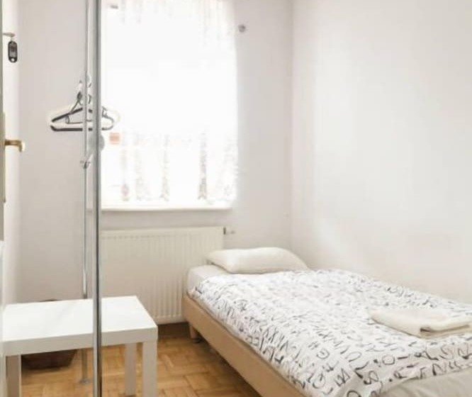 پانسیون Anton House