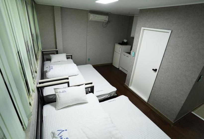 Star Hostel Myeongdong Family