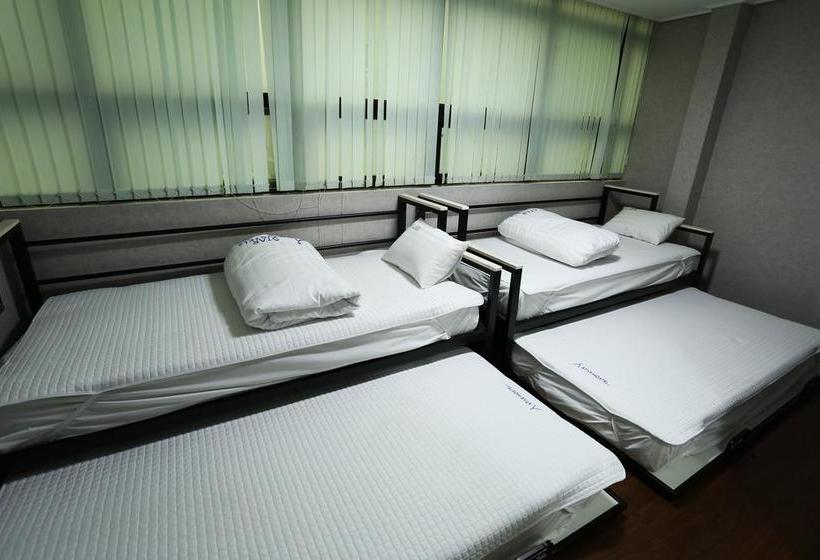 Star Hostel Myeongdong Family