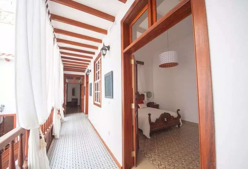 تختخواب و صبحانه Aminta Home