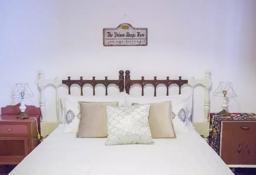 تختخواب و صبحانه Aminta Home