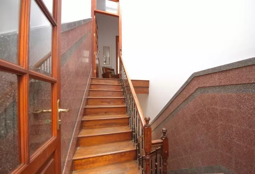 تختخواب و صبحانه Aminta Home