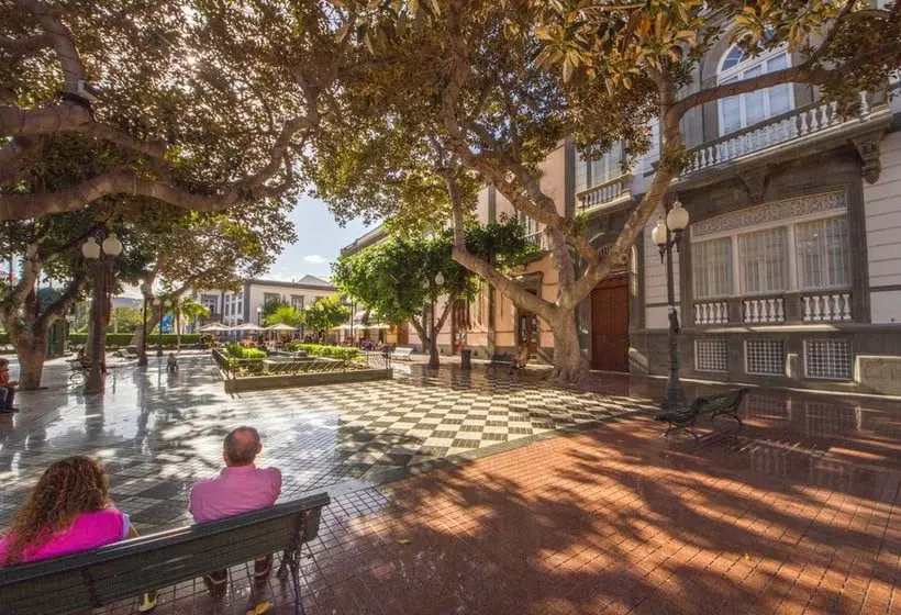 تختخواب و صبحانه Aminta Home