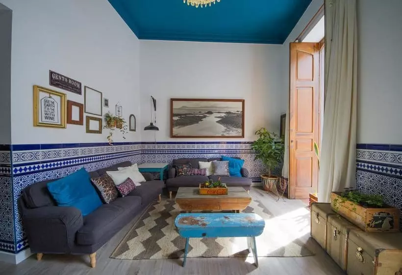 تختخواب و صبحانه Aminta Home