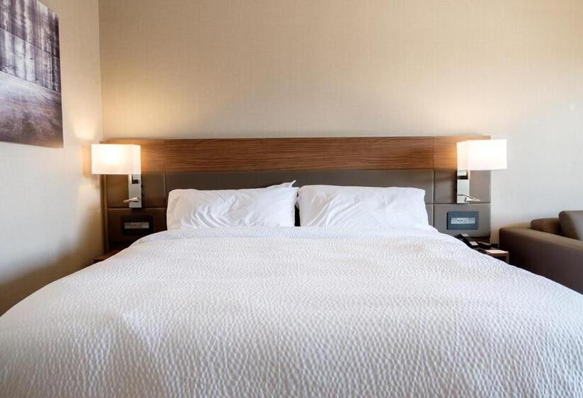 Ac Hotel By Marriott Cincinnati At The Banks