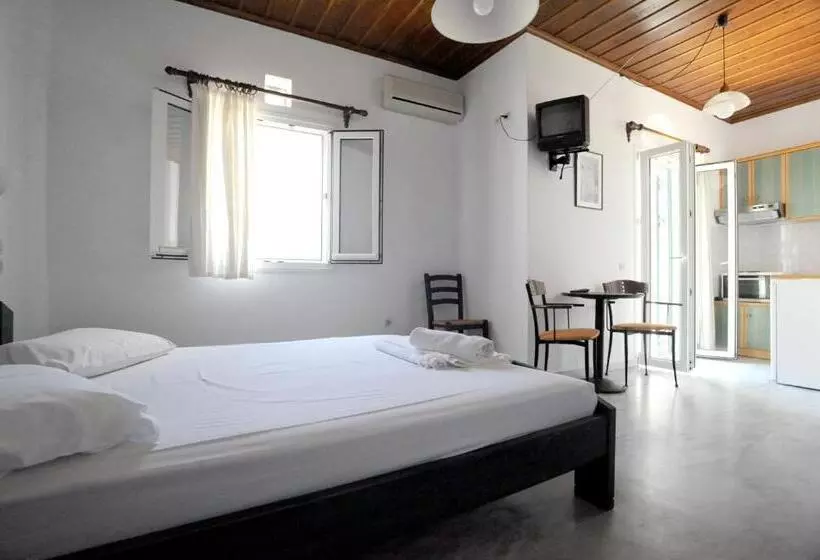 هتل Carlo Bungalows