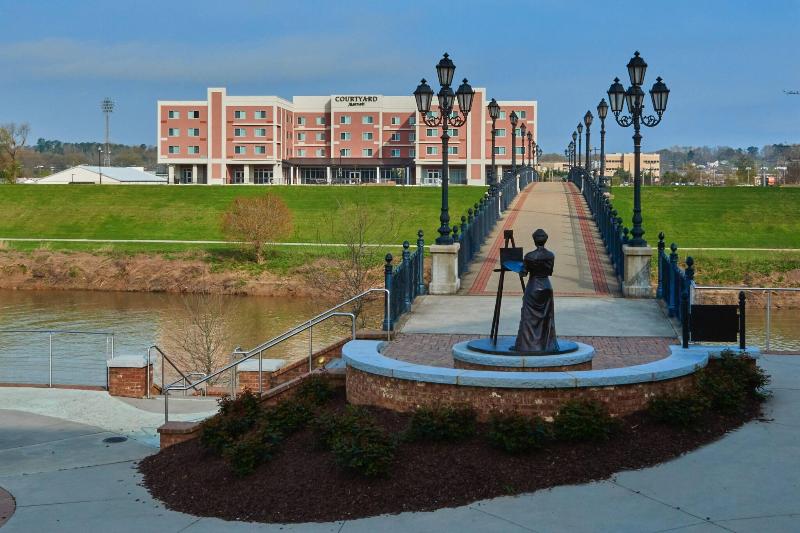 فندق Courtyard By Marriott Rome