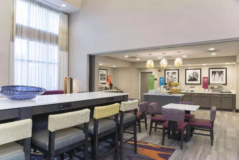 هتل Hampton Inn & Suites West Lafayette