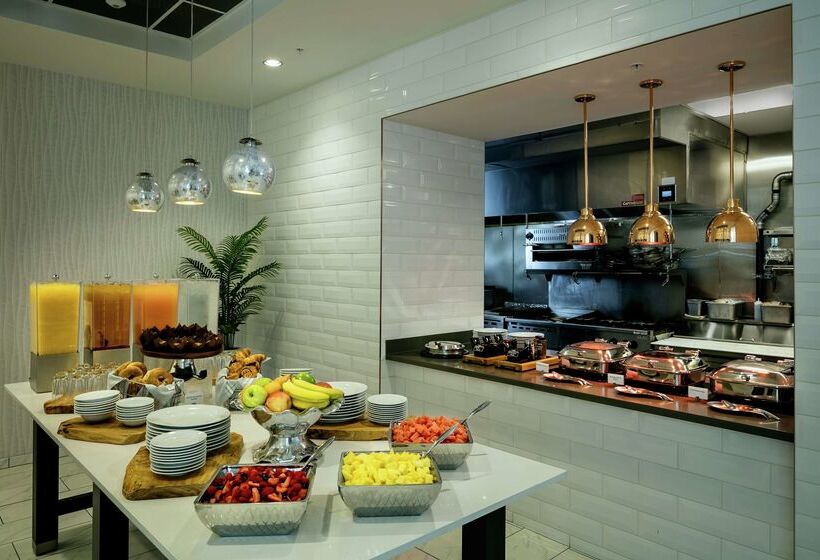 هتل Hilton Garden Inn Seattle Bellevue Downtown, Wa