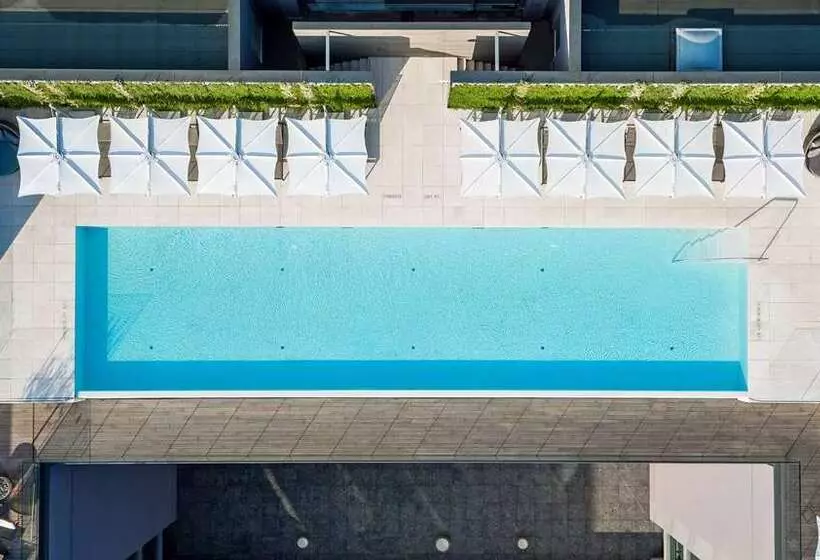 هتل Hilton Lake Como
