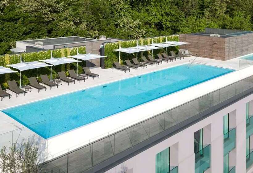 Отель Hilton Lake Como