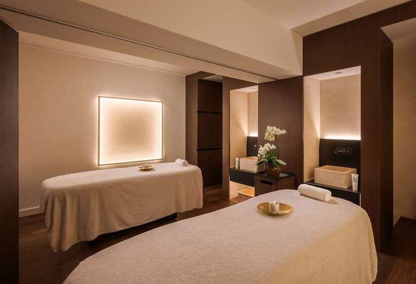 Отель Hilton Lake Como