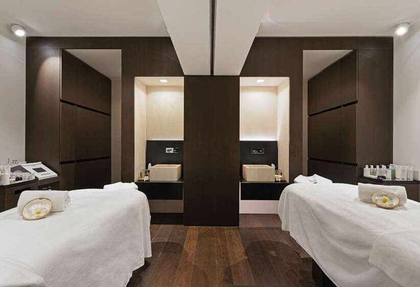 Отель Hilton Lake Como