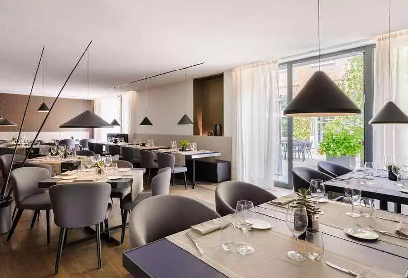 هتل Hilton Lake Como