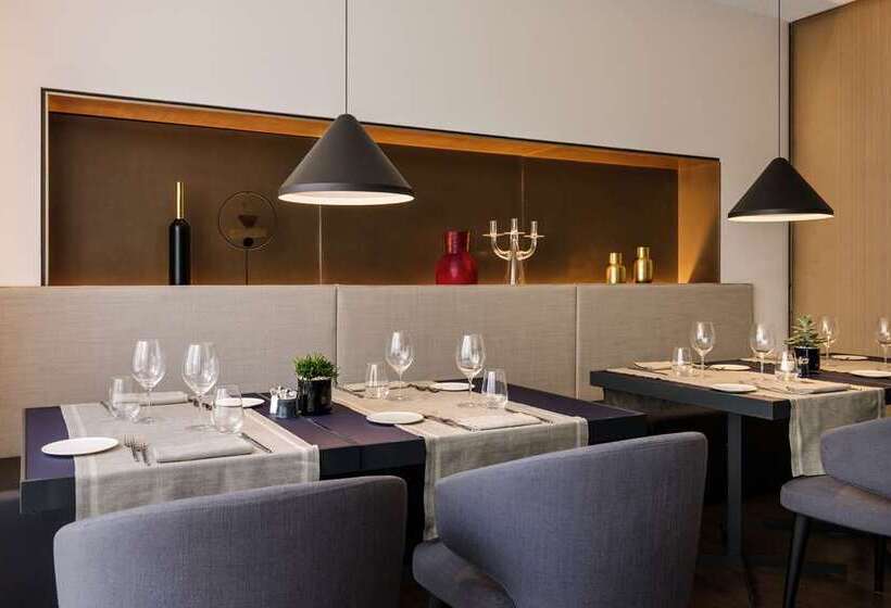 Отель Hilton Lake Como