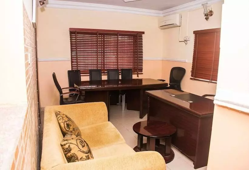 هتل Peerage Retreat And Resort