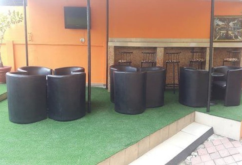 هتل Peerage Retreat And Resort