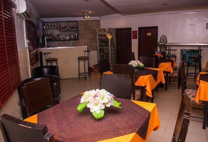 هتل Peerage Retreat And Resort