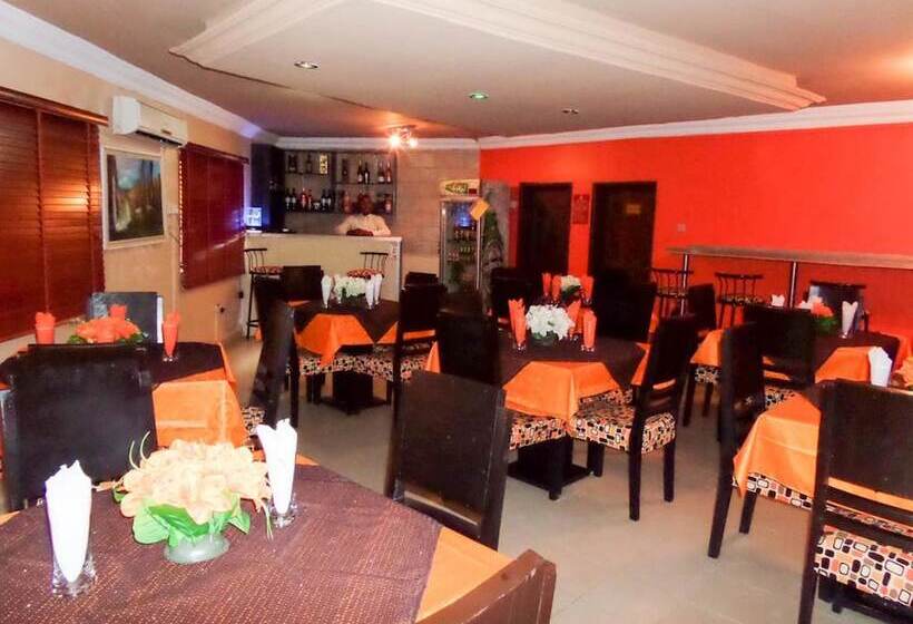 هتل Peerage Retreat And Resort