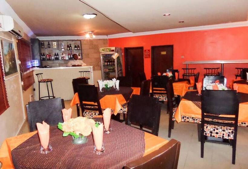 هتل Peerage Retreat And Resort