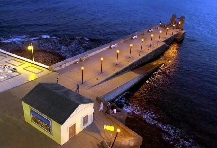 هتل Playa De Arinaga