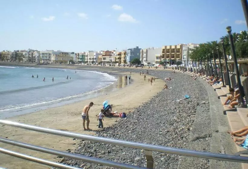 هتل Playa De Arinaga