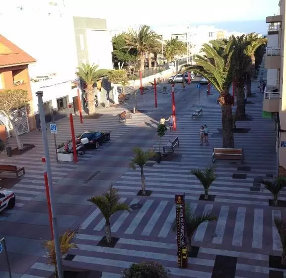 هتل Playa De Arinaga