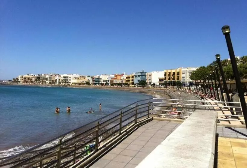 هتل Playa De Arinaga
