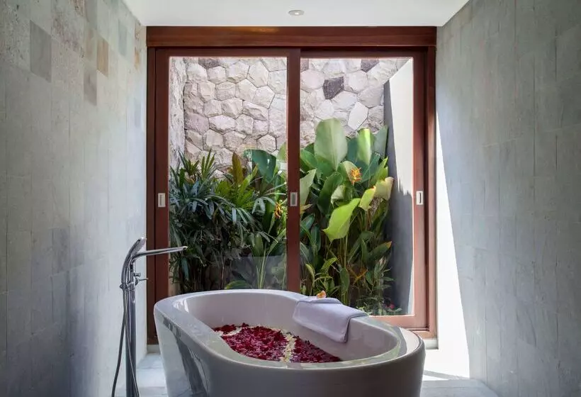 هتل Wyndham Tamansari Jivva Resort Bali
