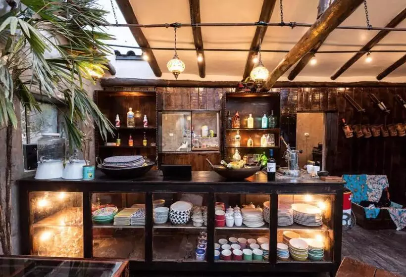 Pension Wolf Totem Industrial Chic Studio