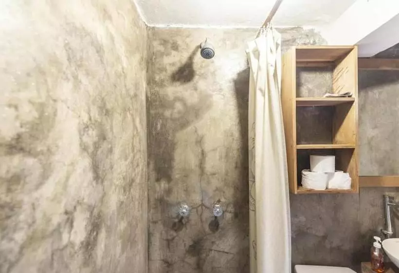 Pension Wolf Totem Industrial Chic Studio