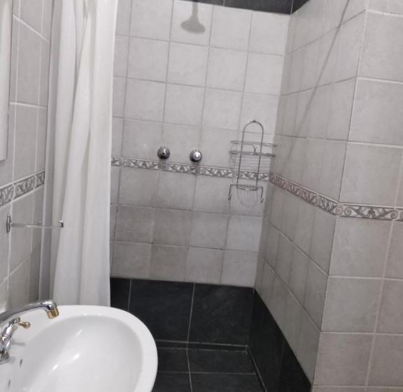 تختخواب و صبحانه Brackendene Lodge