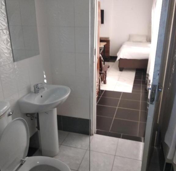 تختخواب و صبحانه Brackendene Lodge