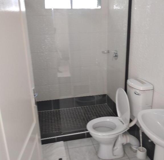 تختخواب و صبحانه Brackendene Lodge