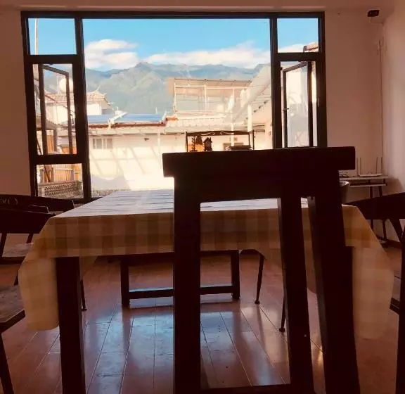 Dali Xiaowenzi International Youth Hostel