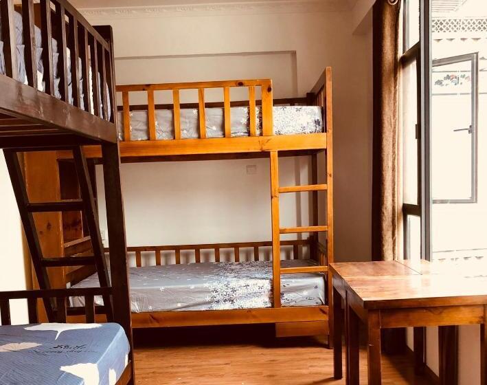 Dali Xiaowenzi International Youth Hostel