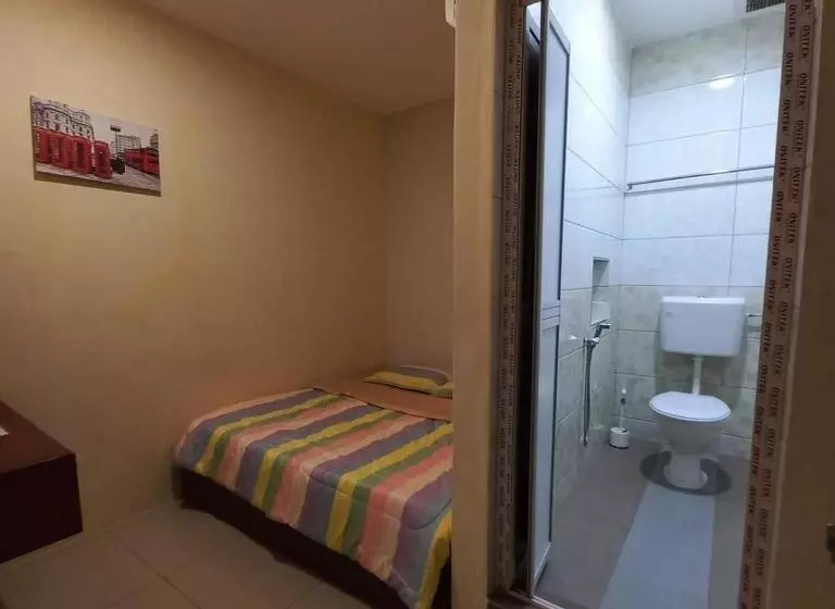 Hotelli Easy Homestay Lukut Ns