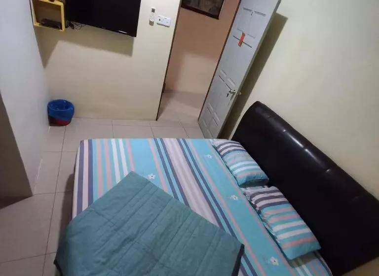 Hotelli Easy Homestay Lukut Ns