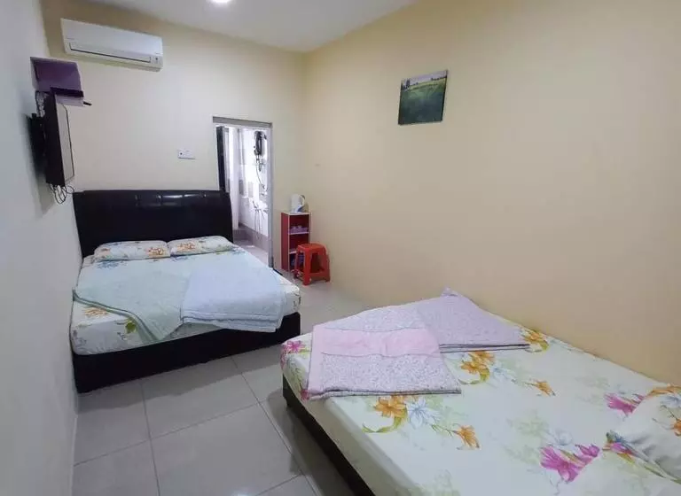 Hotelli Easy Homestay Lukut Ns