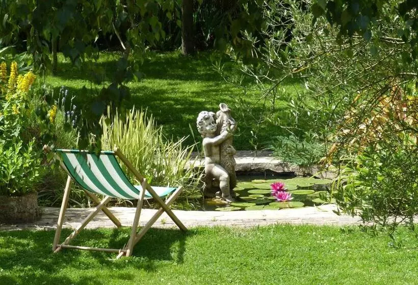 Aamiaismajoitus (B&B) Maison D Hôtes La Source