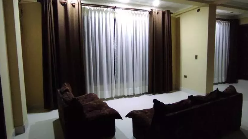 پانسیون Hostal Cadena