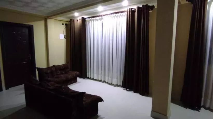 پانسیون Hostal Cadena
