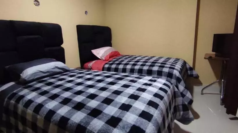 پانسیون Hostal Cadena