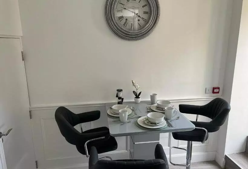 ペンション Johnsville House